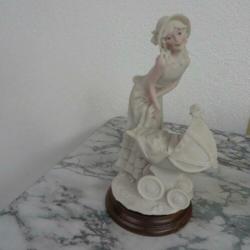 biscuit beeld moeder met kinderwagen hoog 20 cm