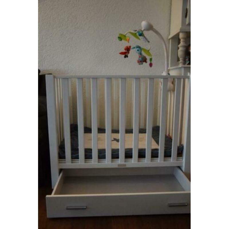 Bopita box met lade, boxkleden en tinylove mobiel