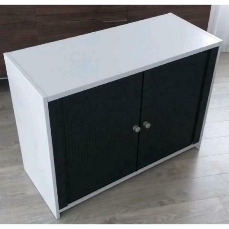 Nette archiefkast met roldeuren