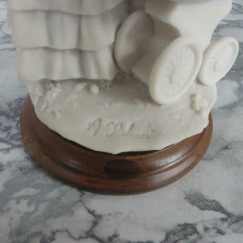 biscuit beeld moeder met kinderwagen hoog 20 cm