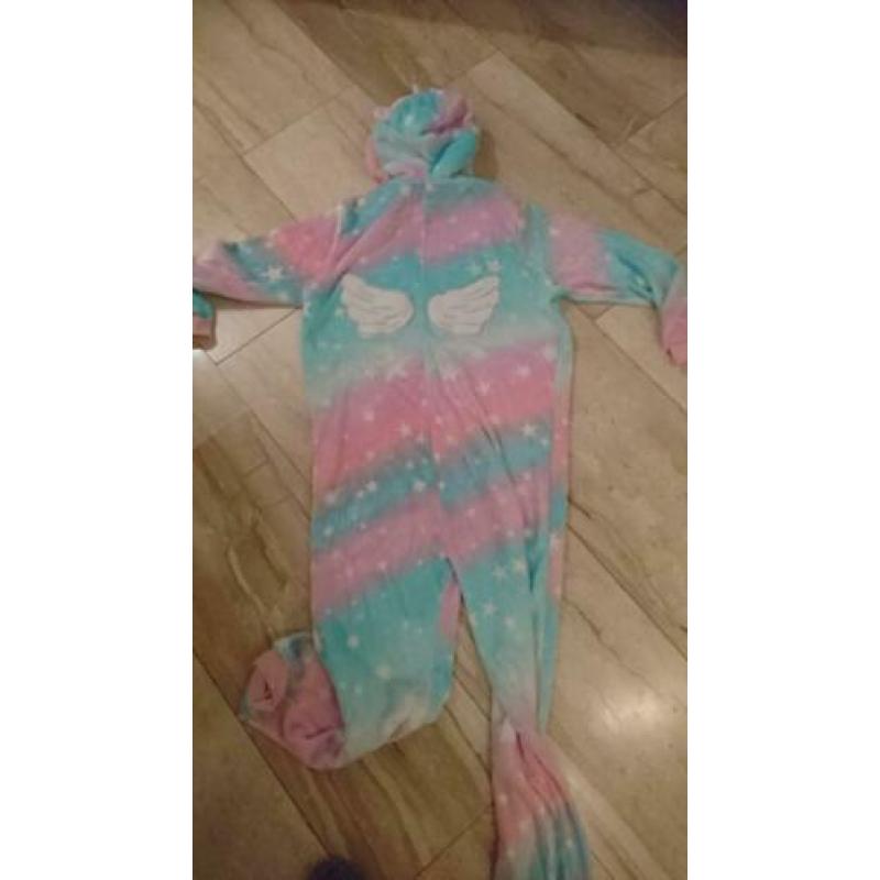 CARNAVAL LEUKE ONESIE. Eenhoorn maat S/M