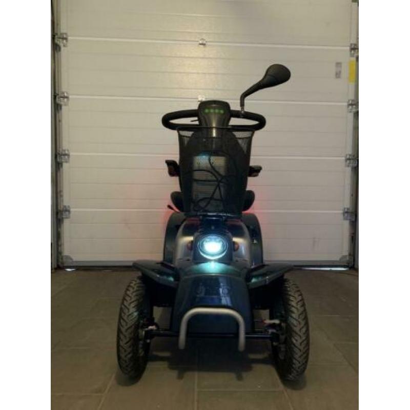 Bijna nieuwe scootmobiel mezzo 4 met nieuwe accu’s !!!!