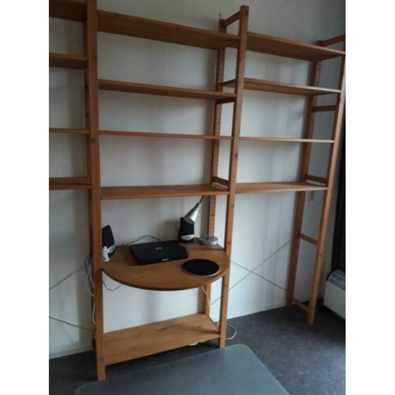 IVAR kastsysteem 3 elem.Br.259 cm. Diepte 30 cm. Hoogte 226.
