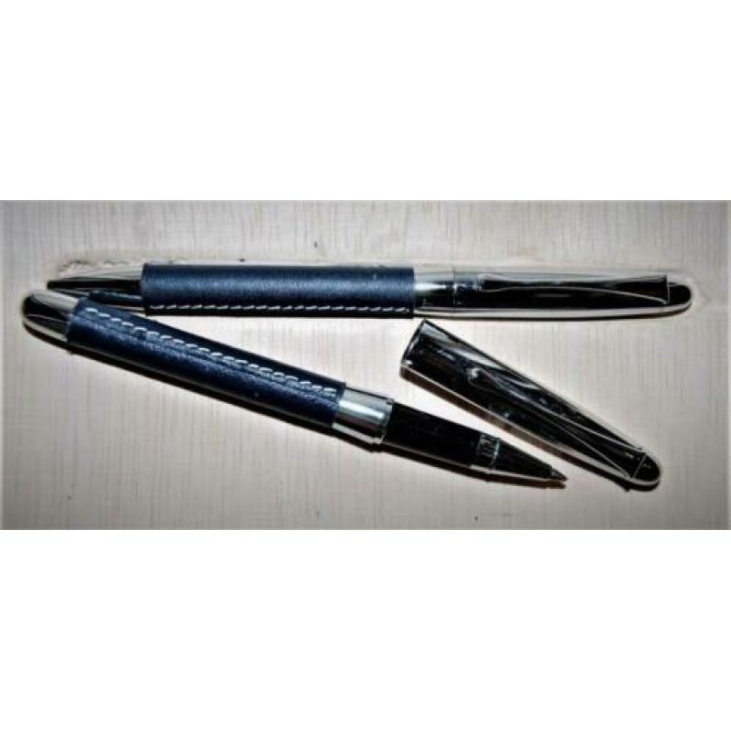 Pennenset in blauwe lederen etui