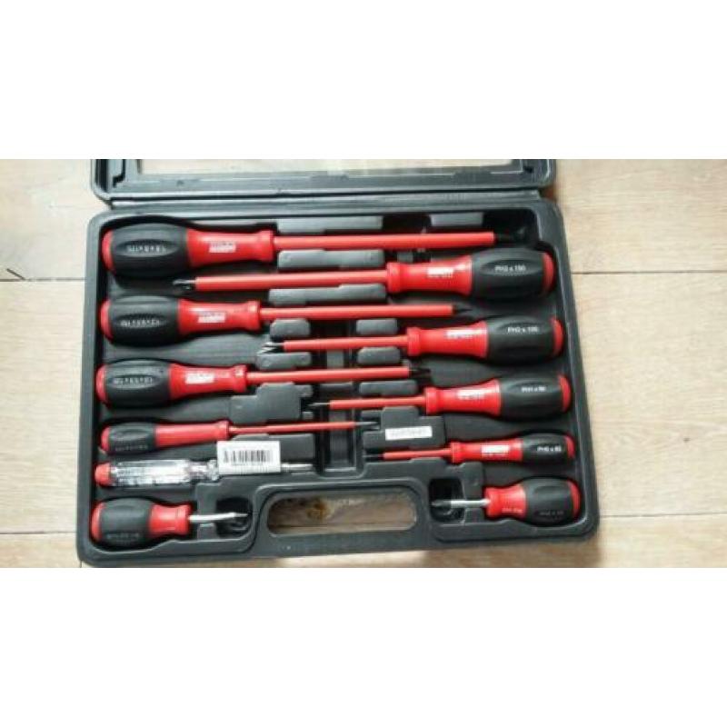 Nieuw set elektro schroevendraaiers.
