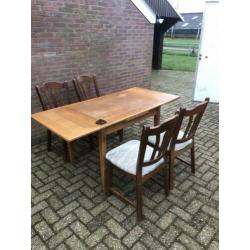 Eethoek met uitschuifbare tafel