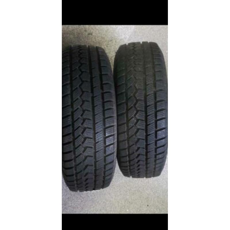 Twee Winter banden 195 /65 /15