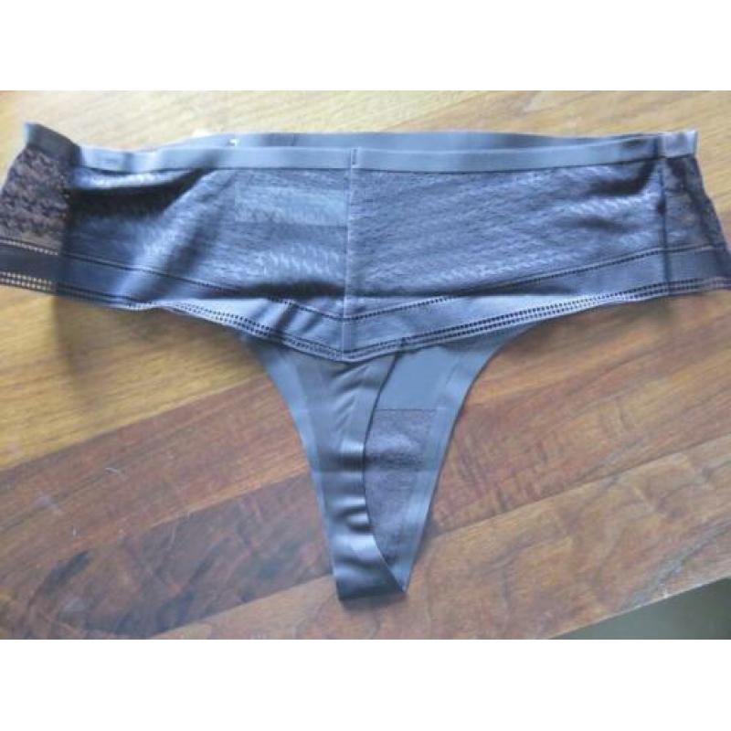 Simone Perele Muse BH 75 c, string 2 x maat 3 (38-40)