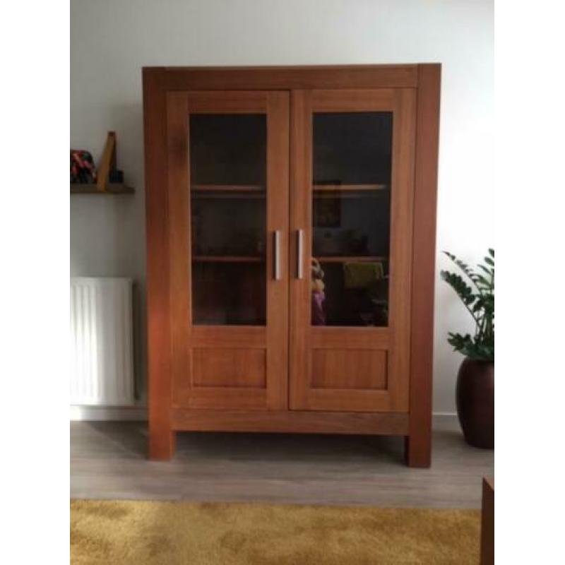 Dressoir + salontafel + vitrinekast