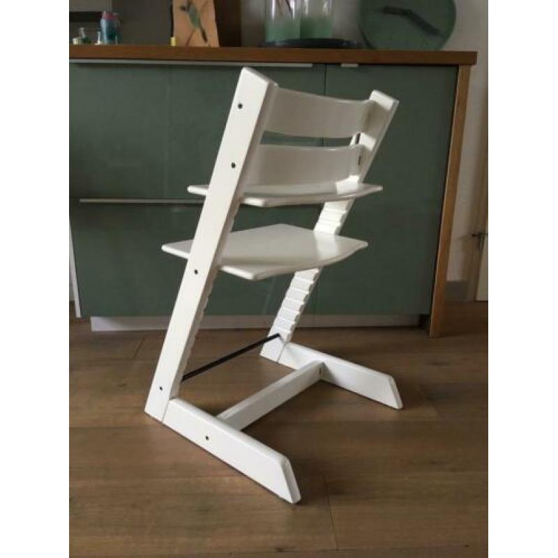 Mooie witte Stokke trip trap / tripp trapp stoel - opgeknapt