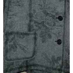 Super leuk grijs jasje met bloemen print maat 44/XL
