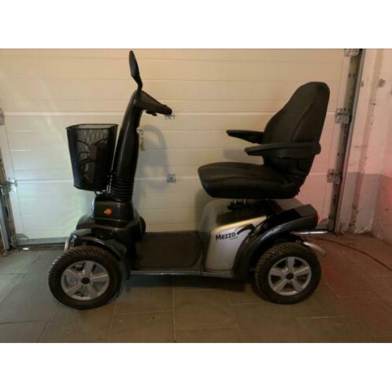 Bijna nieuwe scootmobiel mezzo 4 met nieuwe accu’s !!!!