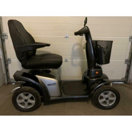 Bijna nieuwe scootmobiel mezzo 4 met nieuwe accu’s !!!!