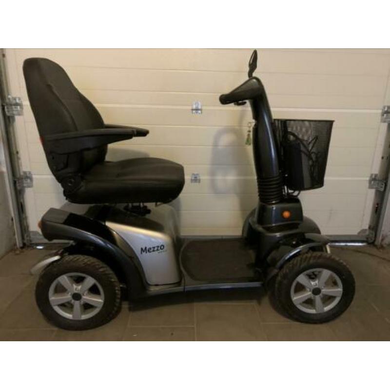 Bijna nieuwe scootmobiel mezzo 4 met nieuwe accu’s !!!!