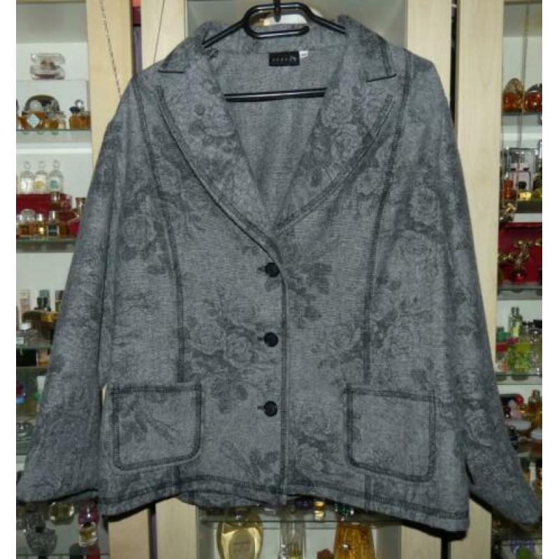 Super leuk grijs jasje met bloemen print maat 44/XL
