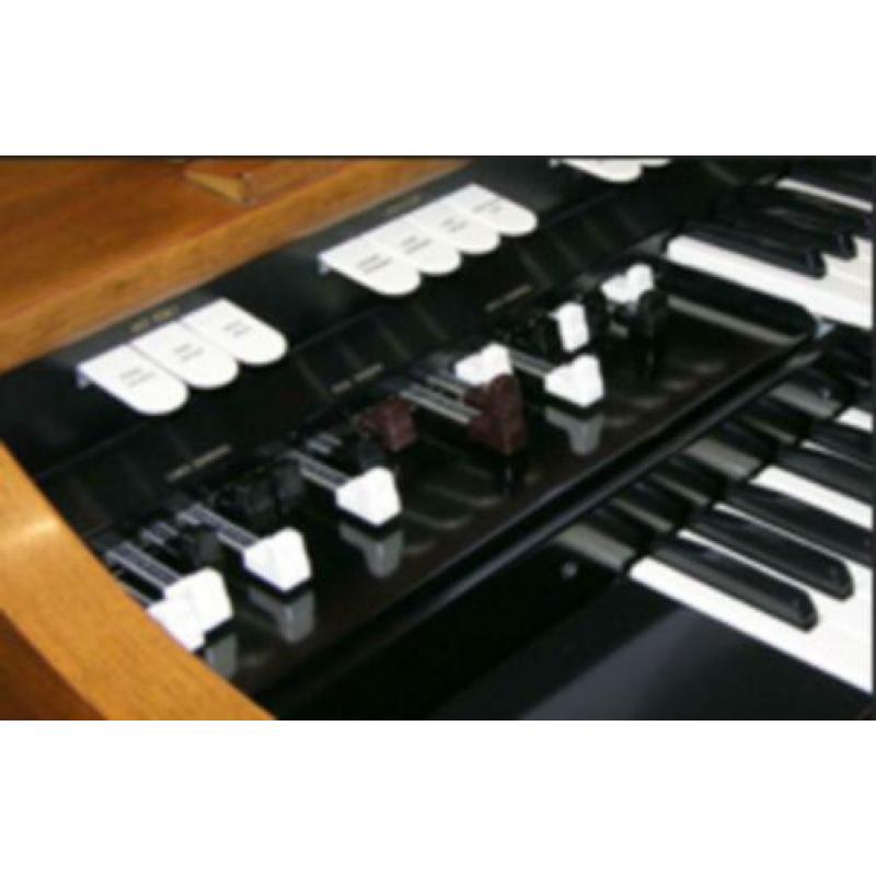 Hammond Lesley 145 met M111