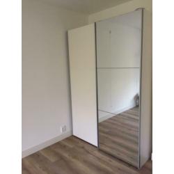 Schuifdeurenkast 152 cm breed - 7 maanden oud