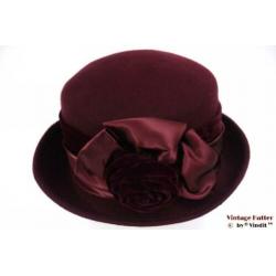Vintage Dameshoed bordeaux paars met fluwelen band 56