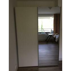 Schuifdeurenkast 152 cm breed - 7 maanden oud