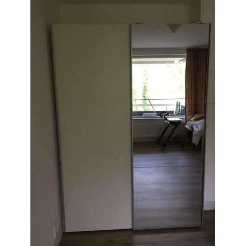 Schuifdeurenkast 152 cm breed - 7 maanden oud