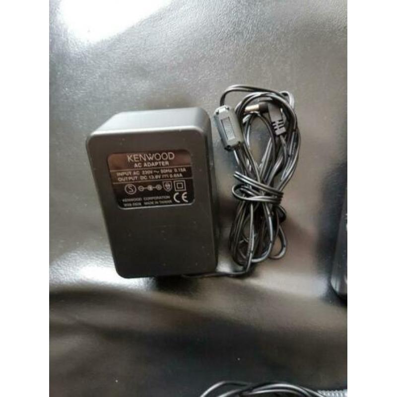 kenwood th-f7 porto met lader en microfoon.