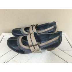 Trend One blauw schoentje met riempje maat 37 Nieuw