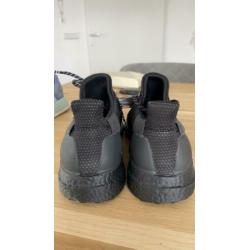 Adidas x Pharrel Williams running Maat 42