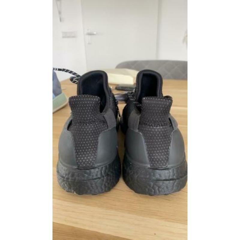 Adidas x Pharrel Williams running Maat 42