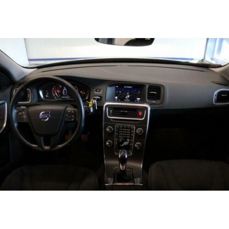 Volvo V60 2.0 D3 Momentum Digitaal dashboard/elektrisch vers