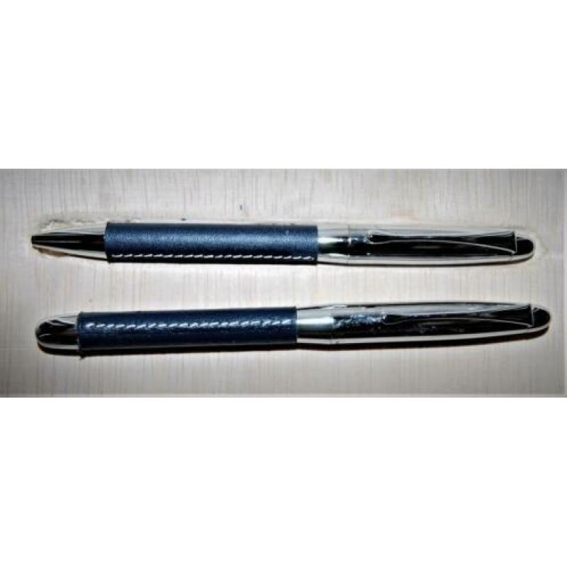 Pennenset in blauwe lederen etui