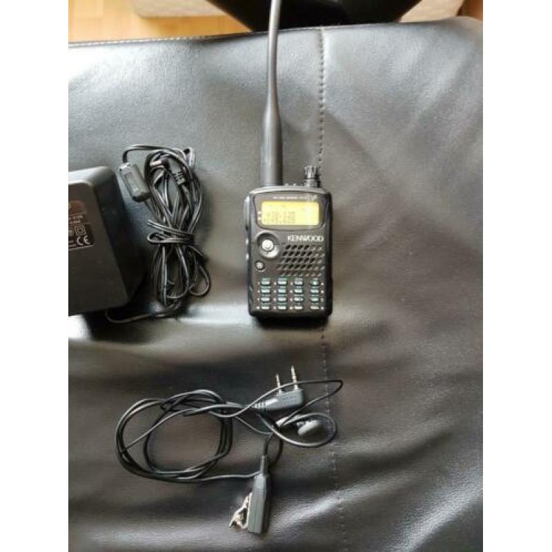 kenwood th-f7 porto met lader en microfoon.