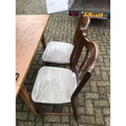 Eethoek met uitschuifbare tafel