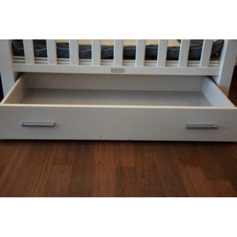 Bopita box met lade, boxkleden en tinylove mobiel