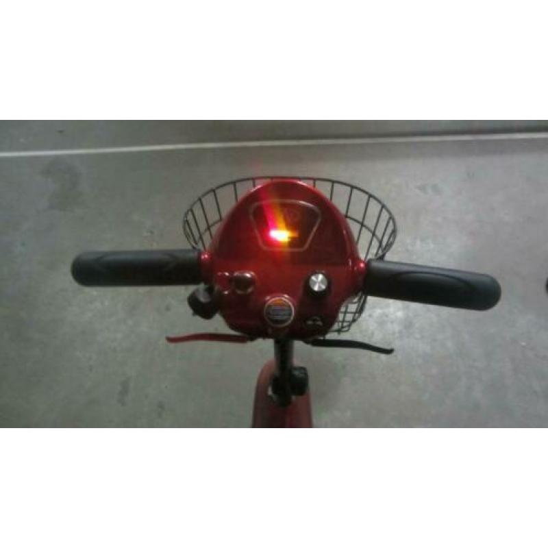 scootmobiel rood