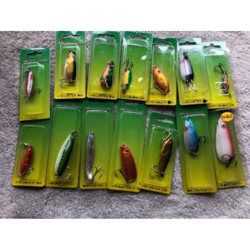 adv 267 / NIEUW mixset 14 blisters diverse pilkers