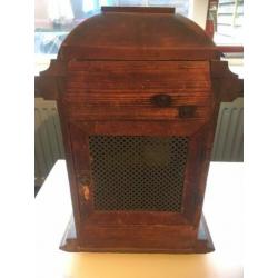Houten klok met sleutel - antiek zie foto’s