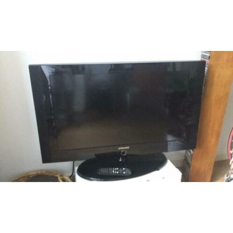 32 inch Samsung Tv.