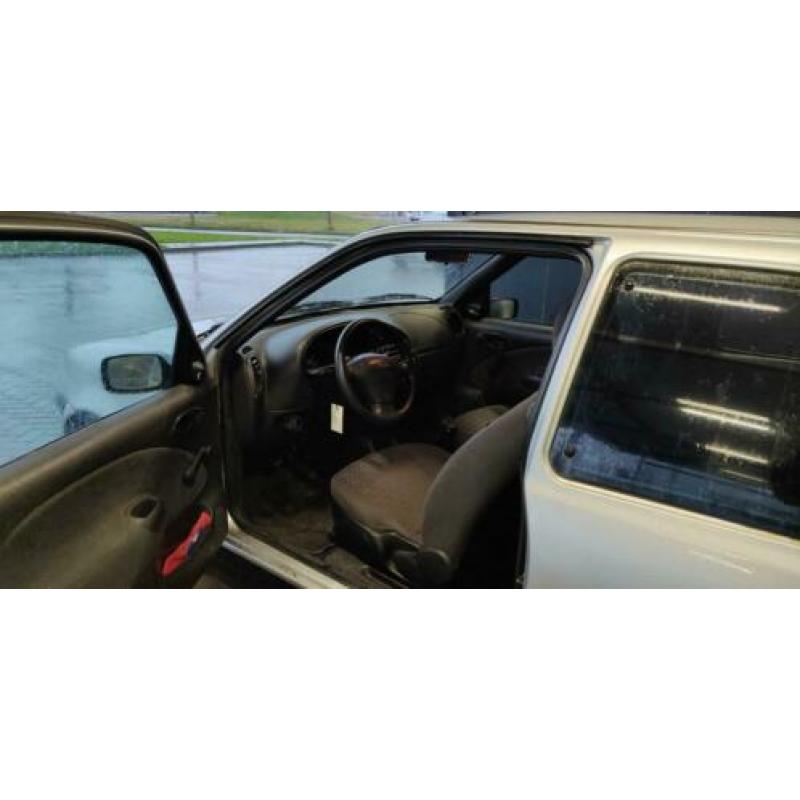 Ford Fiesta 1.3 I 3DR 2001 Grijs, weinig km, laswerk nodig