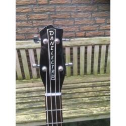 Danelectro longhorn bass