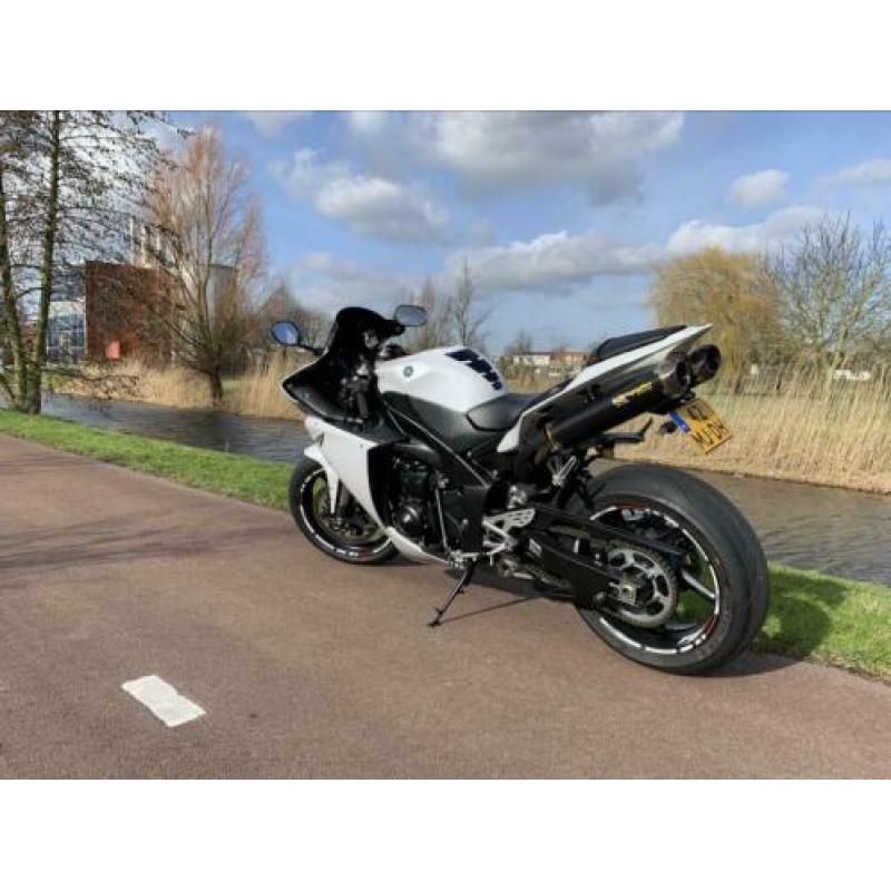 Yamaha R1 2011