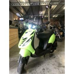 Piaggio Zip 25km Kawasaki Snor BJ:01-2017 KM:8358 Full Optie