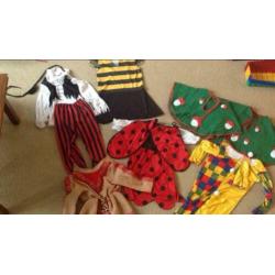 7 carnavalspakken ca. maat 104 t/ 116
