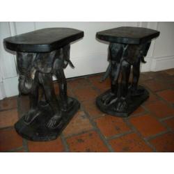 2 zwarte houten olifanten krukjes 40 x 42 x 24 cm