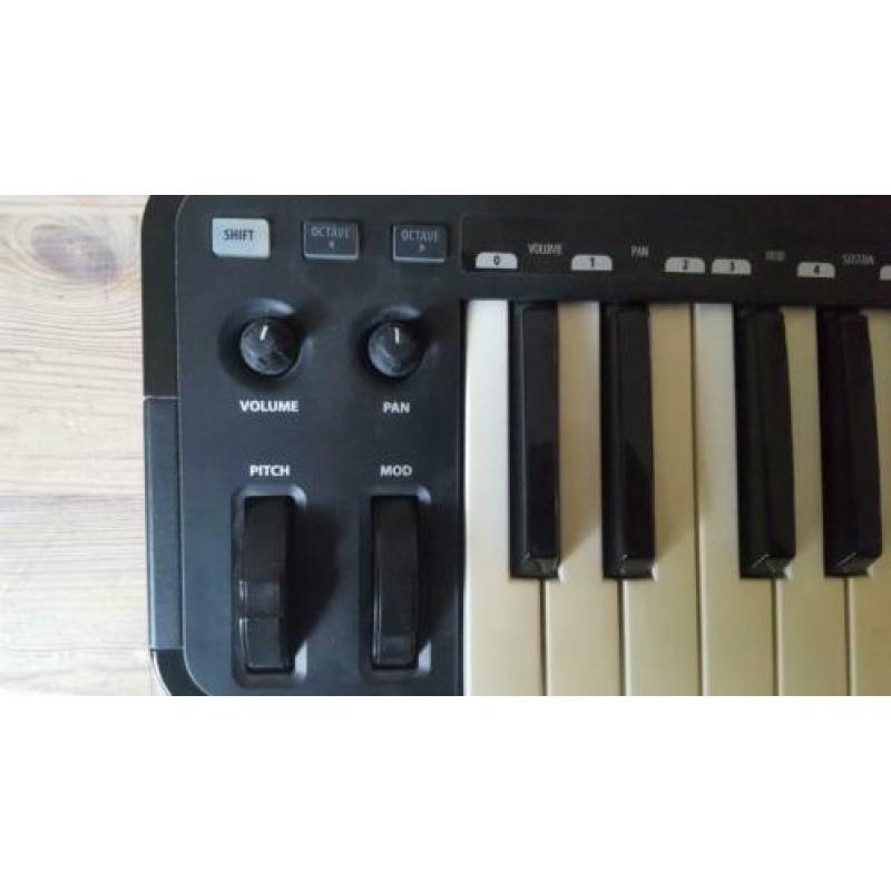 LINE 6 MOBILE KEYS 25 USB/MIDI keyboard ios