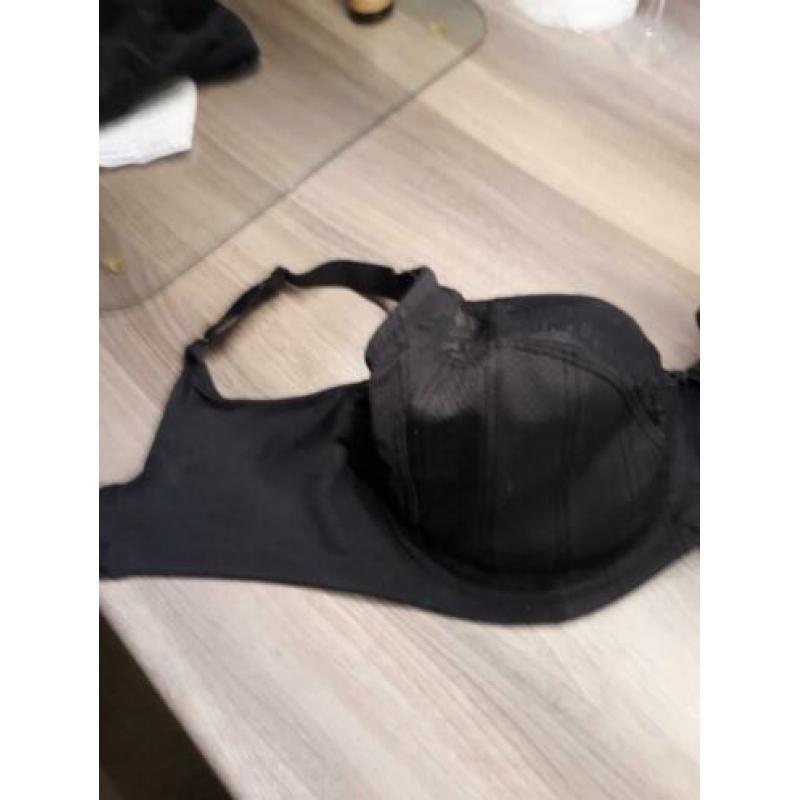 BH 80E zwart TRIUMP beugel soft ronding afgezet metkant ZGAN