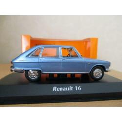 Renault 16 uit 1965 licht-blauwmetallic van Maxichamps 1:43