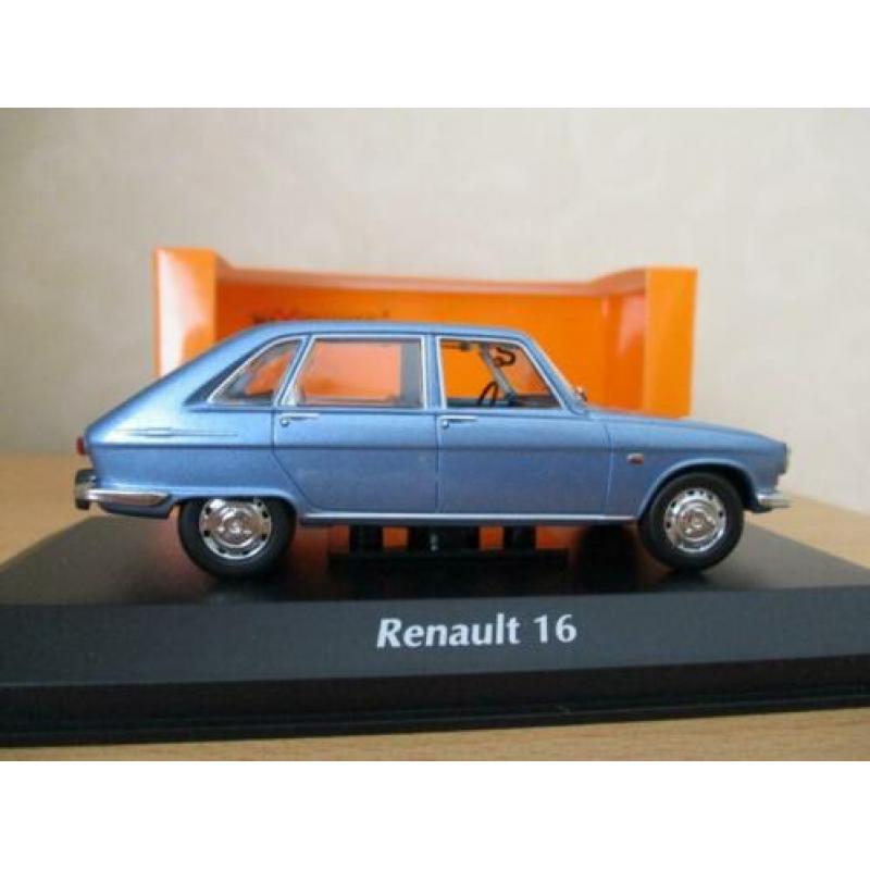 Renault 16 uit 1965 licht-blauwmetallic van Maxichamps 1:43