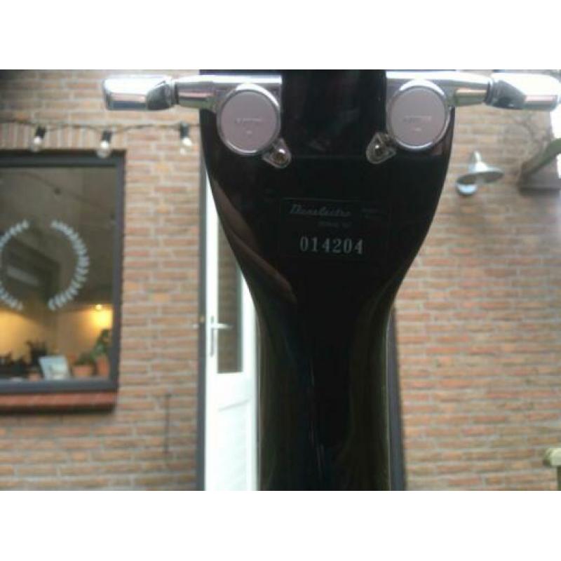Danelectro longhorn bass