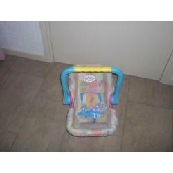 baby born maxicosi kun je een wipstoel van maken + rammeltje