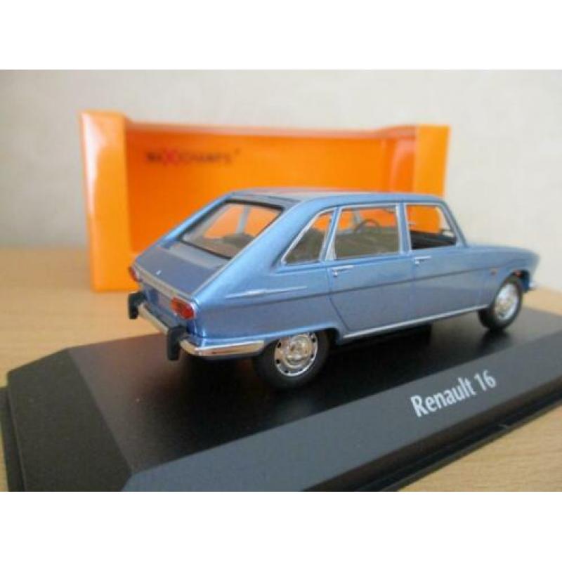 Renault 16 uit 1965 licht-blauwmetallic van Maxichamps 1:43